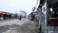 Semenjak bandara berpindah ke Kualanamu dari Polonia, Medan, tak sedikit wisatawan yang mampir beli rujak di sana (Randy/detikcom)  