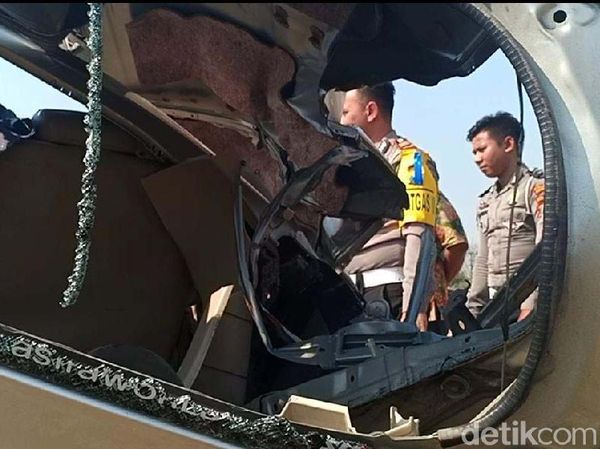Penampakan MPV Yang Ringsek Tewaskan 3 Orang di Nganjuk