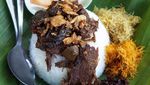 Mantul! Pagi Ini Makan Nasi Krawu yang Komplet Lauknya