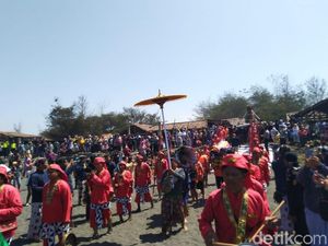 Puro Pakualaman Gelar Upacara Hajad Dalem Labuhan di Pantai Glagah