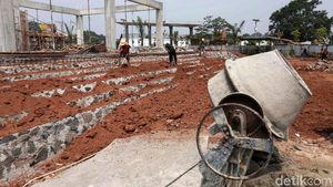 Melihat Progres Pembangunan Alun-alun Kota Depok