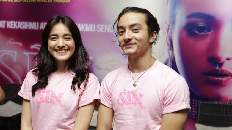 Foto: Bryan Domani dan Mawar Eva (Ismail/detikHOT) Foto: Bryan Domani dan Mawar Eva (Ismail/detikHOT)