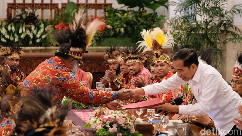 Cerita Jokowi 12 Kali ke Papua: Provinsi Lain Maksimal 3 Kali Cerita Jokowi 12 Kali ke Papua: Provinsi Lain Maksimal 3 Kali