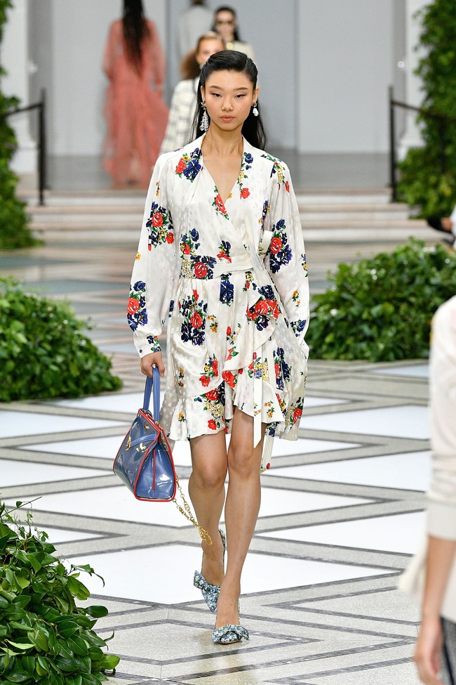 Tory burch menampilkan koleksi terbarunya di NYFW Spring 2020 yang terinspirasi dari gaya Putri Diana pada tahun 80-an. Fashion show Tory Burch digelar di Museum Brooklyn, New York, 8 September 2019. [Photo by Slaven Vlasic/Getty Images]