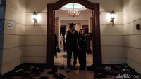 Di ruangan ini jenazah Habibie disemayamkan.