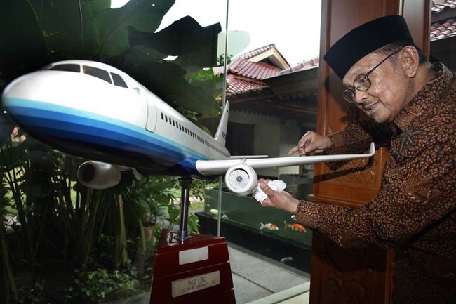 BJ Habibie, Mobil Nasional dan Koleksi Mobil Antiknya