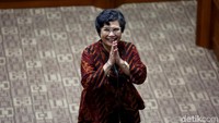Lili kemudian hanya secara tegas menyatakan setuju soal pemberian kewenangan menerbitkan SP3. Untuk Dewan Pengawas, Lili menyatakan tidak setuju jika nantinya Dewan Pengawas KPK juga mengurusi masalah teknis.