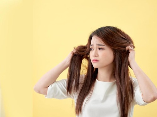 Rambut Rontok karena Catok dan Pewarnaan, Ini Solusinya