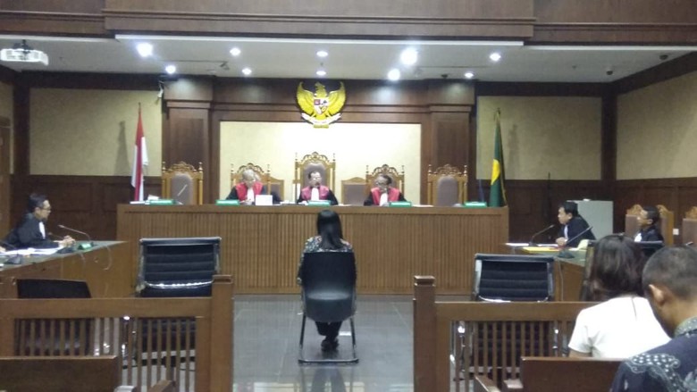 Hakim Tolak Eksepsi Indung Perantara di Kasus Suap Bowo Sidik Hakim Tolak Eksepsi Indung Perantara di Kasus Suap Bowo Sidik