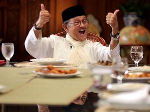 Khofifah Sampaikan Duka Cita Mendalam Atas Wafatnya BJ Habibie