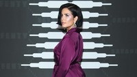 Halsey kembali jadi sorotan karena penampilannya di acara peluncuran lingerie milik Rihanna di New York Fashion Week, New York, AS pada Selasa (10/9). Dimitrios Kambouris/Getty Images for Savage X Fenty Show Presented by Amazon Prime Video