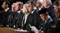 Perdana Menteri Hungaria Viktor Orban bersama Presiden ke-3 RI BJ Habibie menghadiri upacara peringatan bagi mantan Kanselir Jerman Helmut Kohl yang tutup usia pada 16 Juni 2017 silam. Acara yang digelar di katedral di Speyer itu berlangsung pada tanggal 1 Juli 2017. Marijan Murat / POOL / AFP.
