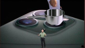 Salt Bae pun bisa beraksi menaburkan garam. Foto: istimewa