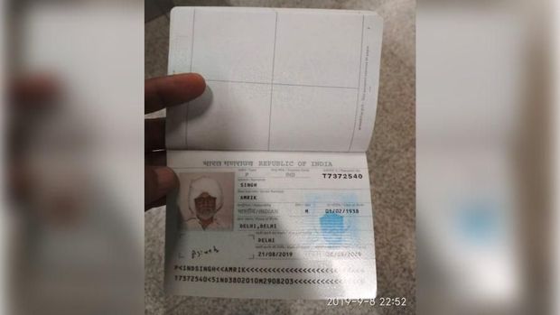 Paspor palsu yang dipakai Jayesh Patel saat menyamar jadi kakek 81 tahun