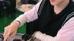 Ini Pose Keren dari Semua Anggota Boyband Korea Saat Kulineran