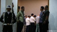 Sebelumnya sejumlah pelayat sempat menyalatkan jenazah Habibie.