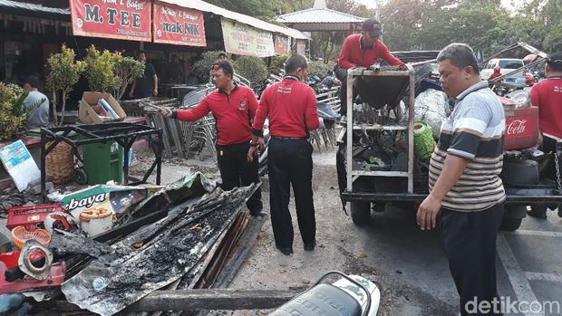 Warung di Selter Kuliner Pucangsawit Solo Terbakar