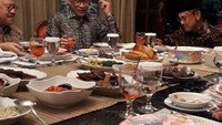 Mendiang Habibie sering melakukan diplomasi kuliner. Ia kerap mengundang beberapa tokoh politik untuk berdiskusi bersama, dengan mengundang mereka untuk makan malam di kediamannya. Foto: Istimewa
