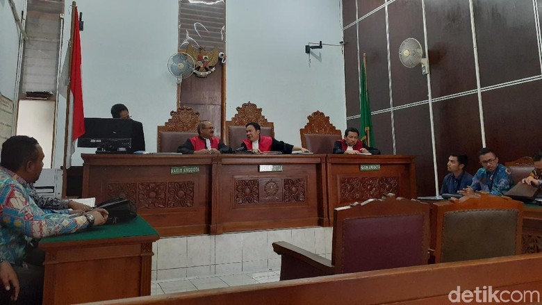Menteri BUMN Absen, Sidang Gugatan Ganti Rugi Listrik Padam LKBH RI Ditunda Menteri BUMN Absen, Sidang Gugatan Ganti Rugi Listrik Padam LKBH RI Ditunda