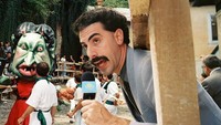 Borat dianggap sebagai hinaan dan dilarang tayang oleh pemerintah Kazakhstan. Namun siapa sangka ternyata usai film itu rilis justru banyak orang yang berkunjung ke negara tersebut. Dok. Ist