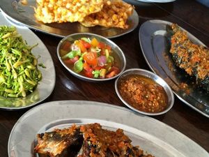 Mari Makan Kenyang Ikan Tude dan Woku Balanga di Sini!
