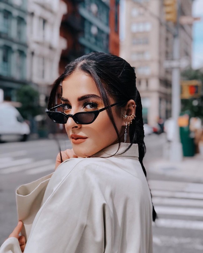 Momen Tasya Farasya hadir di New York Fashion Week menjadi sorotan netizen Indonesia. Dalam momen fashionn week bergengsi itu, beauty influencer tersebut bertemu dengan Gigi Hadid hingga tampil dengan kebaya Indonesia. Foto: Instagram @tasyafarasya