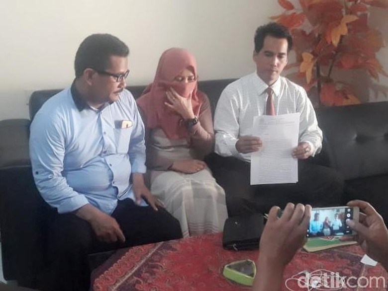 Tanggapan DPW PKB Jatim Soal Kadernya Dituduh Potret Bugil Istri Siri Tanggapan DPW PKB Jatim Soal Kadernya Dituduh Potret Bugil Istri Siri