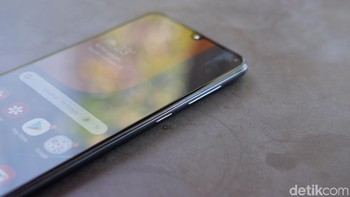 Kapasitas baterainya 4.000 mAh. Foto: Adi Fida Rahman/detikINET