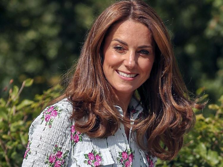 Bahagianya Kate Middleton Bermain di Taman Bersama Anak-anak
