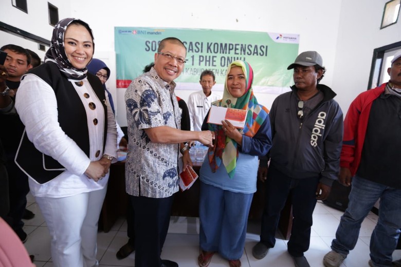 Warga Terdampak Tumpahan Minyak Karawang Dapat Kompensasi Rp 900 Ribu Warga Terdampak Tumpahan Minyak Karawang Dapat Kompensasi Rp 900 Ribu