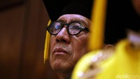 Pengukuhan Yasonna sebagai Guru Besar Ilmu Krimonologi didasarkan Surat Keputusan Menteri Riset, Teknologi dan Pendidikan Tinggi Nomor 25458/M/KP/2019 tanggal 11 Juli 2019.