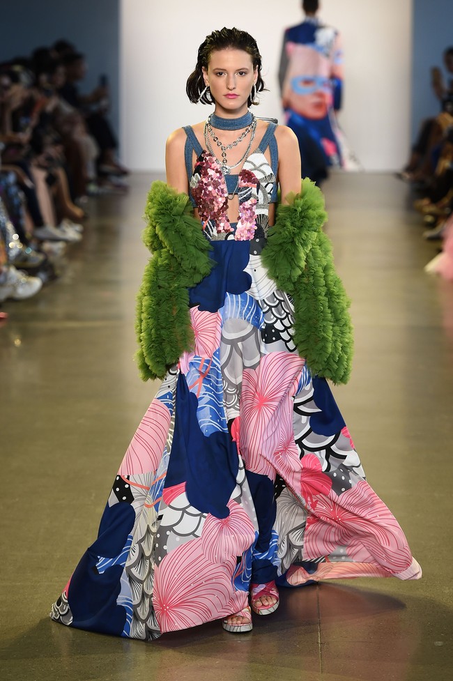 Empat desainer Indonesia yaitu Julianto, Maggie Hutauruk Eddy (2Madison), Yogiswari Pradjanti, dan Ayumi memamerkan karya penuh warna di New York Fashion Week: The Shows yang digelar di Galery II, Spring Studios, New York. Senin 9/9/2019. Photo by Ilya S. Savenok/Getty Images