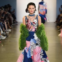 Empat desainer Indonesia yaitu Julianto, Maggie Hutauruk Eddy (2Madison), Yogiswari Pradjanti, dan Ayumi memamerkan karya penuh warna di New York Fashion Week: The Shows yang digelar di Galery II, Spring Studios, New York. Senin 9/9/2019. Photo by Ilya S. Savenok/Getty Images