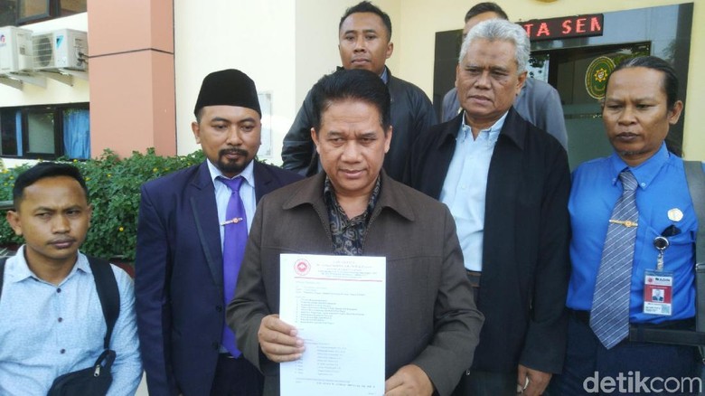 Selain Gugat Rektor Undip, Prof Suteki Juga Mengadu ke Jokowi Selain Gugat Rektor Undip, Prof Suteki Juga Mengadu ke Jokowi