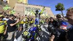 Rossi Keliling Kampung Naik Motor MotoGP