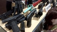 Ribuan barang tersebut terkumpul sejak 2018 hingga 2019. Barang tegahan tersebut antara lain airsoft gun dan sajam sebanyak 236 buah, 214 buah elektronik, dan spare part kendaraan 134 buah.
