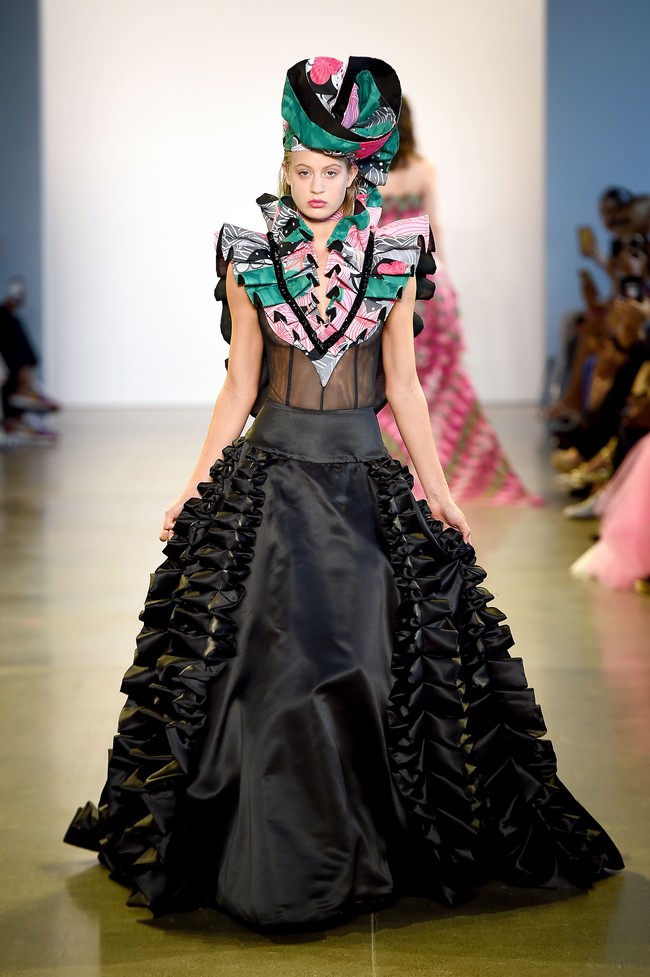 Empat desainer Indonesia yaitu Julianto, Maggie Hutauruk Eddy (2Madison), Yogiswari Pradjanti, dan Ayumi memamerkan karya penuh warna di New York Fashion Week: The Shows yang digelar di Galery II, Spring Studios, New York. Senin 9/9/2019. Photo by Ilya S. Savenok/Getty Images