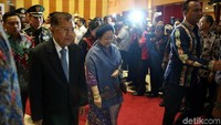 Pengukuhan Yasonna sebagai Guru Besar Ilmu Krimonologi dihadiri oleh Presiden ke-5 RI Megawati Soekarnoputri dan Wakil Presiden Jusuf Kalla.