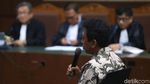 Ekspresi Rommy di Sidang Perdana Kasus Jual-Beli Jabatan Kemenag