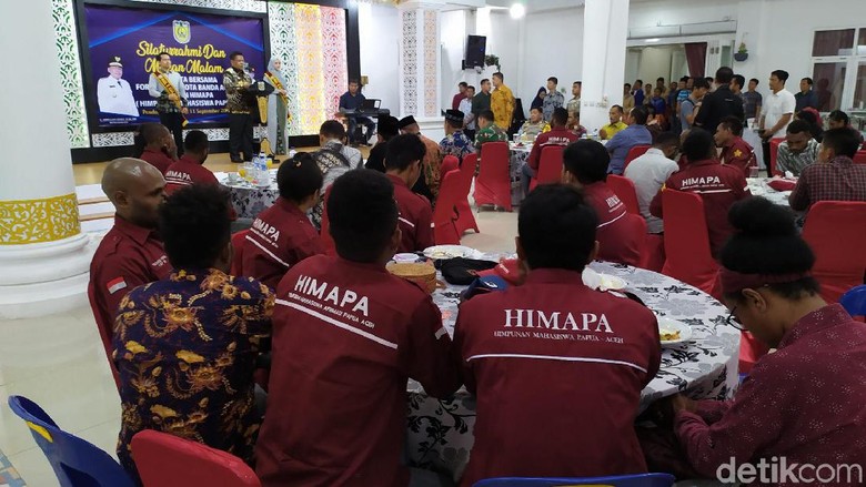 Jamu Mahasiswa Papua, Walkot Banda Aceh Pimpin Doa untuk BJ Habibie