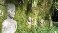 Gua Kembar berada di pinggiran hutan Dusun Tambak Tajoh, Desa Adin Tengah, Kecamatan Salapian, Kabupaten Langkat, Sumatera Utara. Di dinding-dindingnya terdapat banyak patung! (Khairul Ikhwan Damanik/detikcom)