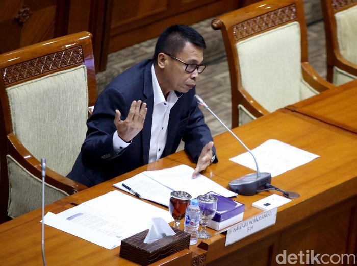 Komisi III DPR RI gelar uji kepatutan dan kelayakan bagi calon pimpinan (capim) KPK. Nawawi Pomolango jadi capim KPK pertama yang diuji oleh DPR.
