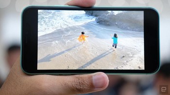 Peningkatan pula dilakukan di sektor grafis membuat ponsel ini handal untuk memainkan game berat. Foto: Chris Velazco/Engadget