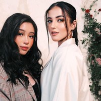 Ke New York Fashion Week, Tasya Farasya bersama beauty influencer lain yakni Cindercella. Kedua influencer ini datang ke acara fashion week terebut atas undangan dari Maybelline.  Foto: Instagram @tasyafarasya