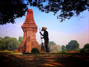 Merawat situs cagar budaya