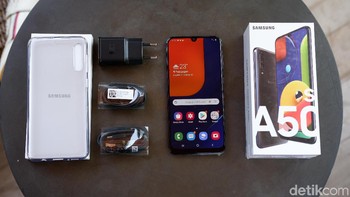 Inilah paket penjualan Galaxy A50s. Foto: Adi Fida Rahman/detikINET