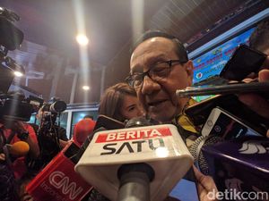 Cerita Akbar Tandjung Salat Dekat Habibie dan Doakan Kesembuhan