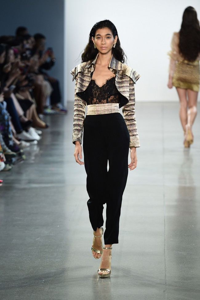 Empat desainer Indonesia yaitu Julianto, Maggie Hutauruk Eddy (2Madison), Yogiswari Pradjanti, dan Ayumi memamerkan karya penuh warna di New York Fashion Week: The Shows yang digelar di Galery II, Spring Studios, New York. Senin 9/9/2019. Photo by Ilya S. Savenok/Getty Images