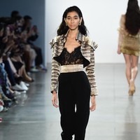 Empat desainer Indonesia yaitu Julianto, Maggie Hutauruk Eddy (2Madison), Yogiswari Pradjanti, dan Ayumi memamerkan karya penuh warna di New York Fashion Week: The Shows yang digelar di Galery II, Spring Studios, New York. Senin 9/9/2019. Photo by Ilya S. Savenok/Getty Images