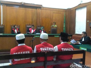 Tiga Pembakar Polsek Tambelangan Jalani Sidang Perdana